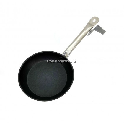 Toffi Stainless Steel Chef Grade Heavy Duty Non Stick Sandwich Bottom Frying Pan Skillet Kuali Tidak Melekat 不粘锅平底锅 - C8220M Toffi Stainless Steel Chef Grade Heavy Duty Non Stick Sandwich Bottom Frying Pan Skillet Kuali Tidak Melekat 不粘锅平底锅 - C8220M